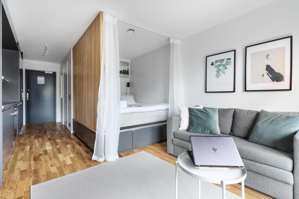 Hoom Home & Hotel Соллентуна Экстерьер фото